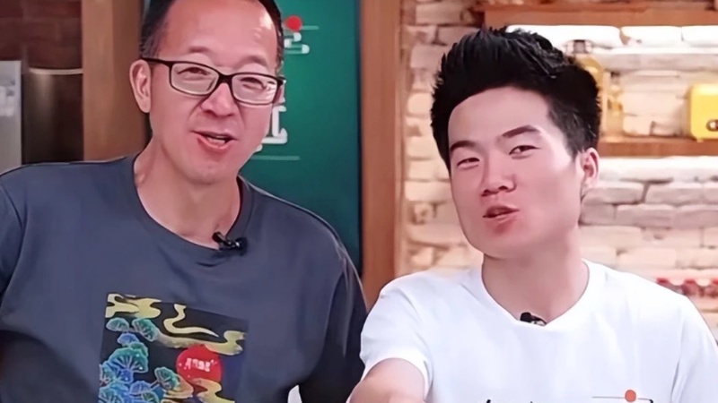 董宇辉恋情反转女方竟是姐姐网友这瓜吃得真尴尬