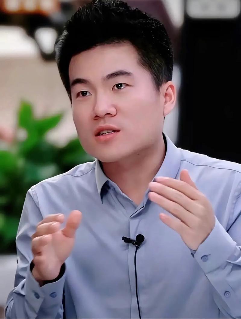 董宇辉恋情反转女方竟是姐姐网友这瓜吃得真尴尬