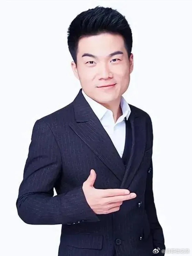 董宇辉恋情反转女方竟是姐姐网友这瓜吃得真尴尬